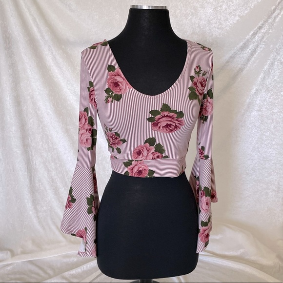 Floral crop top with fan sleeves - Picture 5 of 6